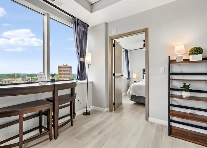 Modern Two Bedroom With Views Aparthotel Tulsa